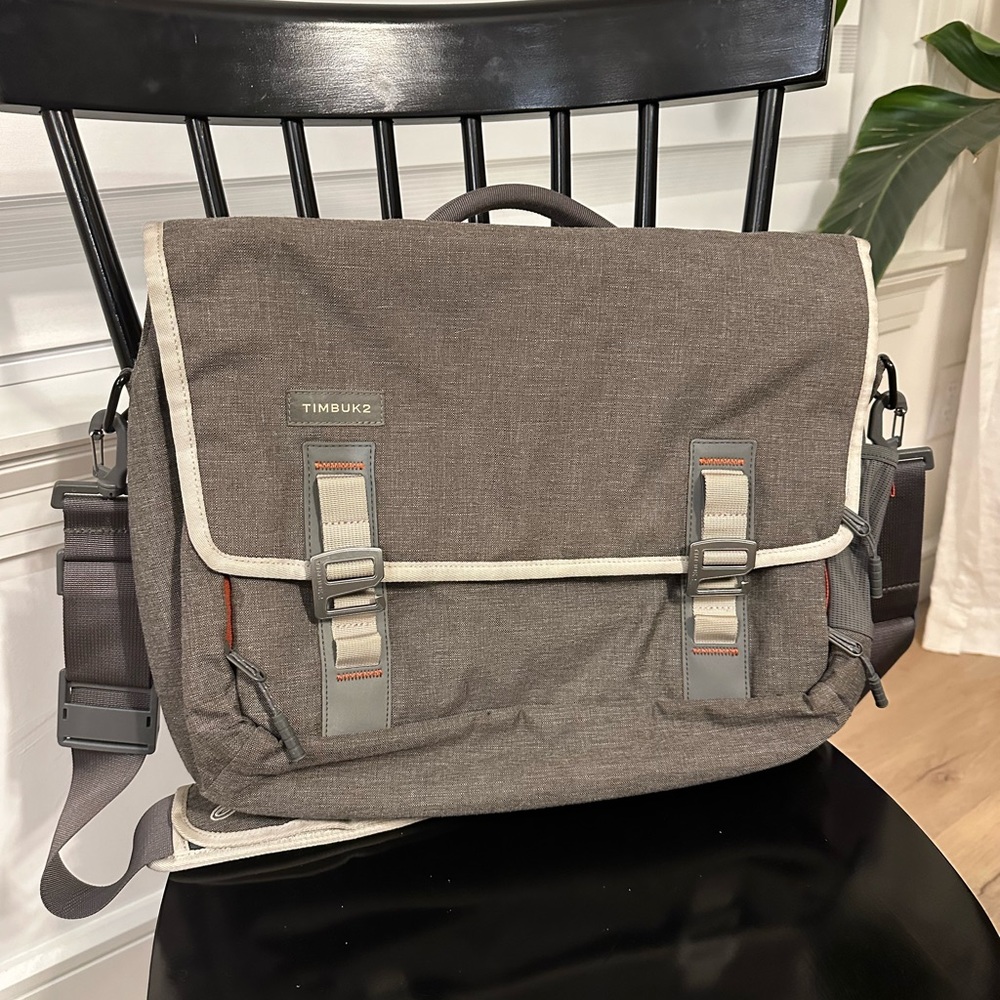 Timbuk2 Messenger Style Laptop Bag. Gem